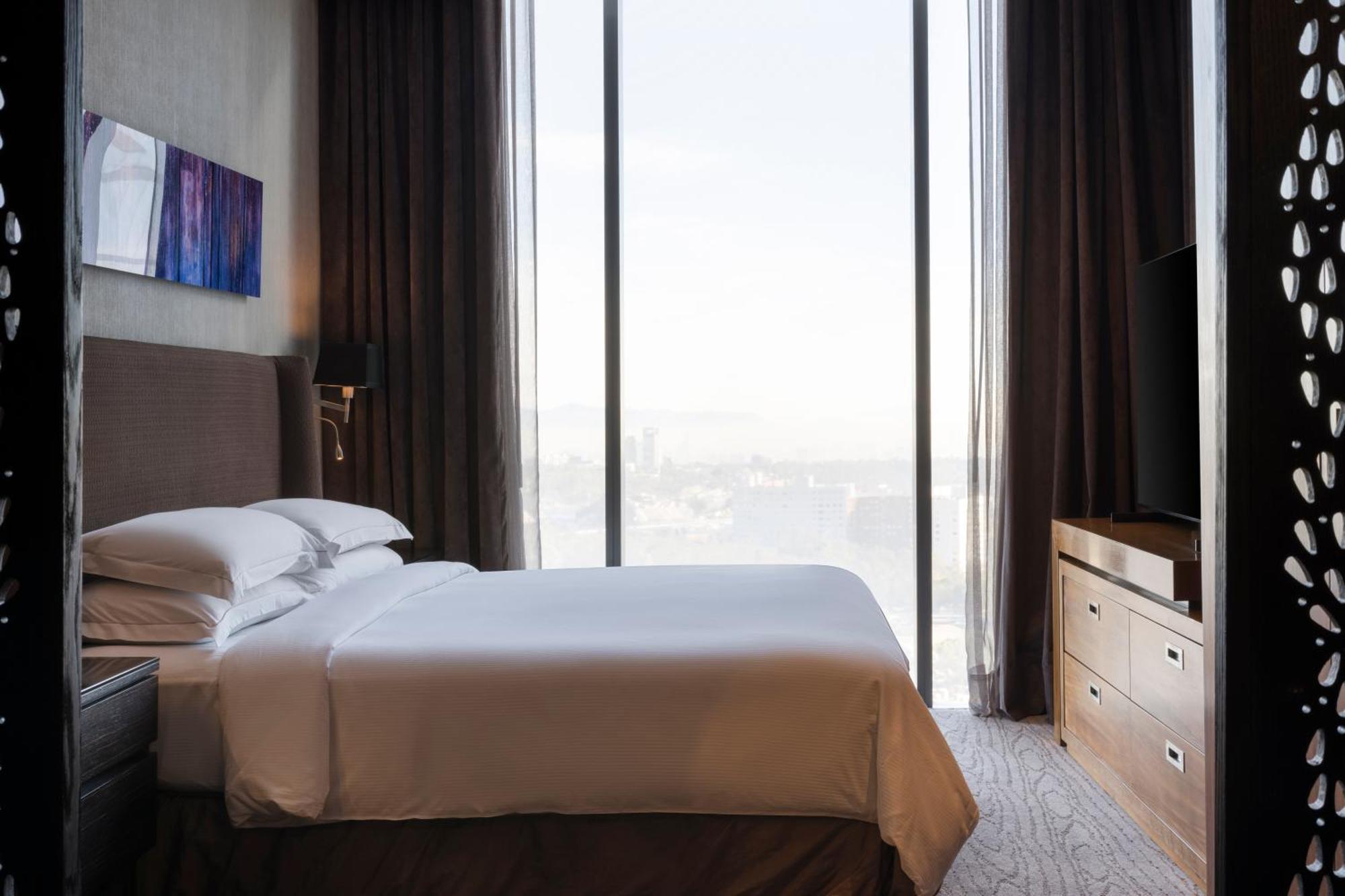 One-Bedroom King Suite