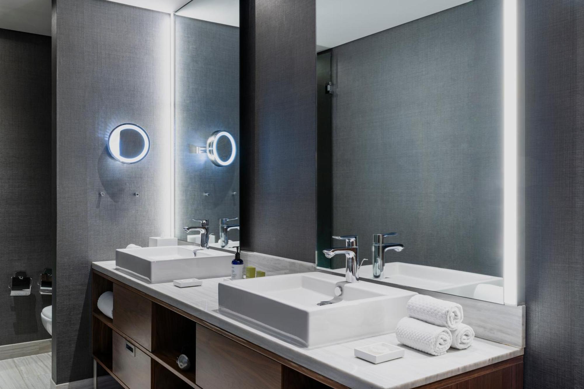 One-Bedroom King Suite