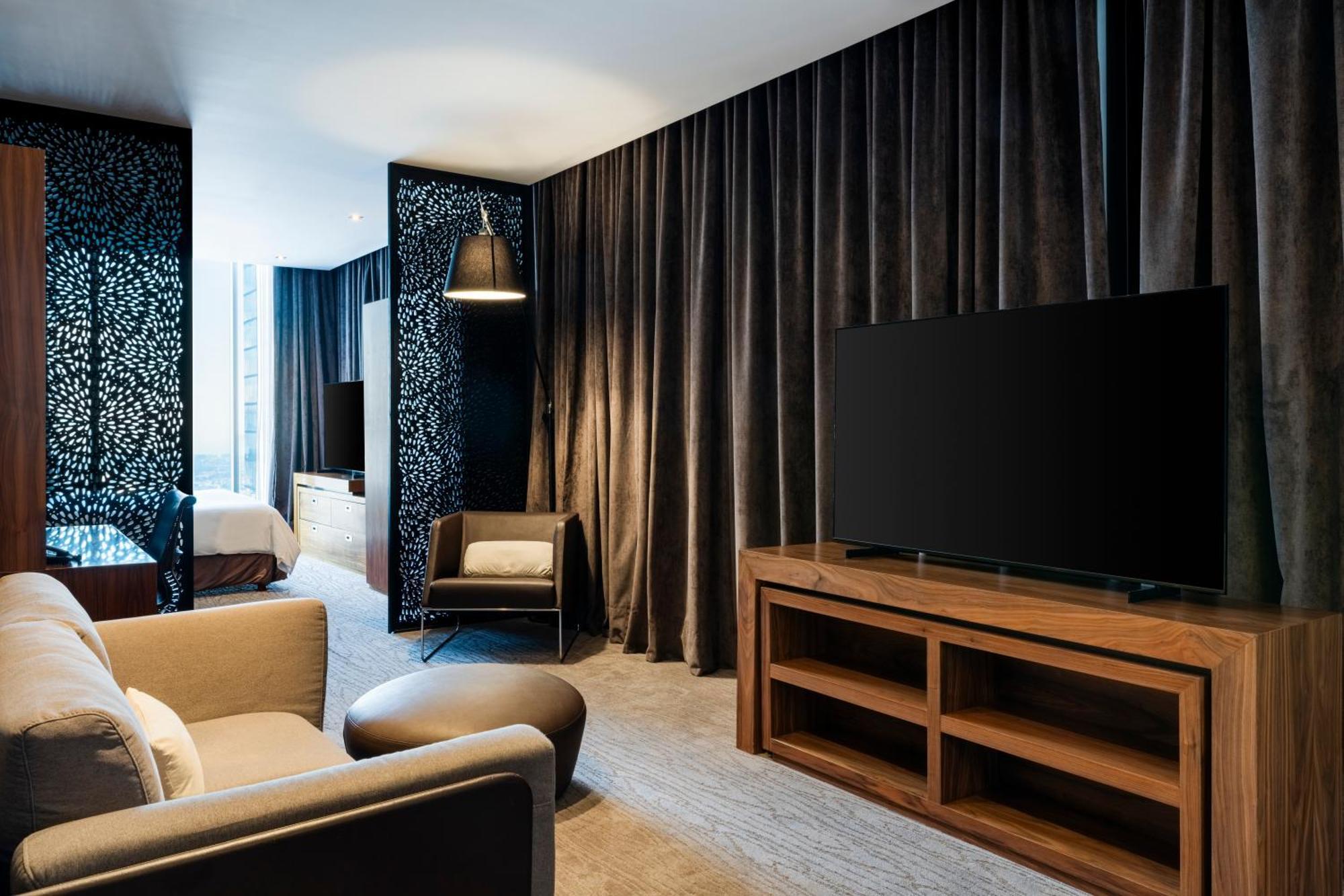 One-Bedroom King Suite