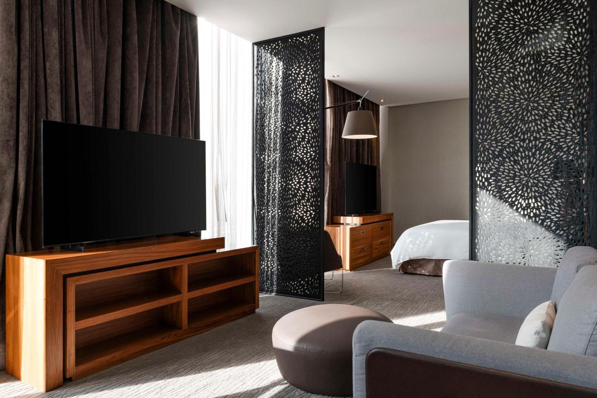 Junior King Suite Seating Area
