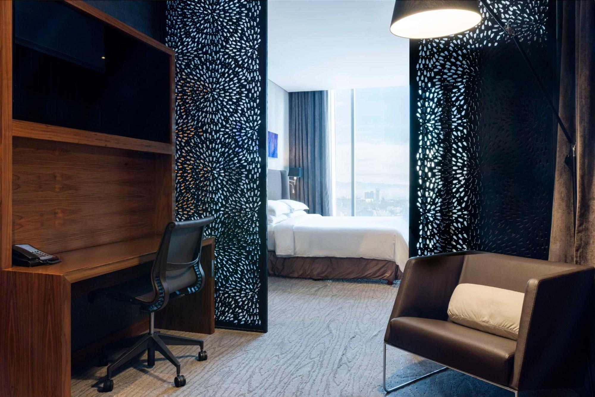 Junior King Suite Seating Area